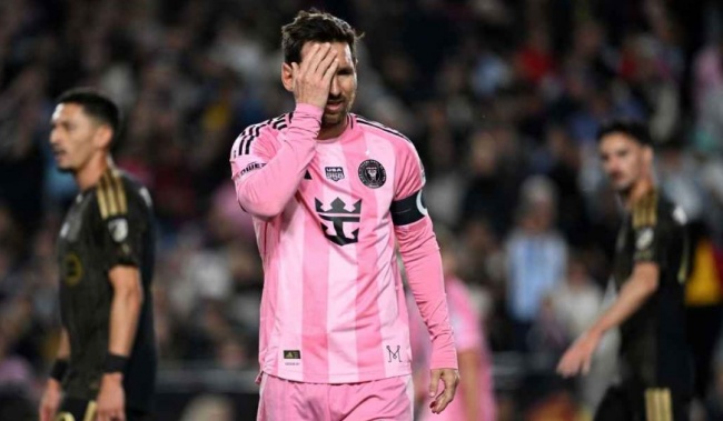 Messi nhận thất bại đầu mùa giải.
