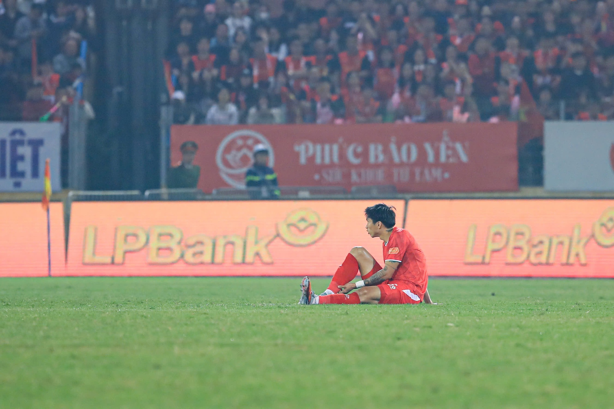 Đoàn Văn Hậu trên sân cùng đội bóng