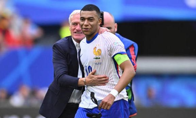 Didier Deschamps bênh vực Mbappe trước chỉ trích