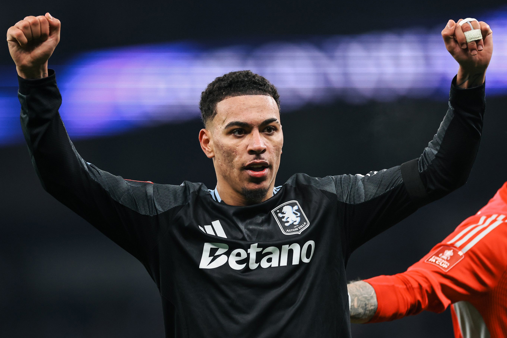 Morgan Rogers chơi cho Aston Villa