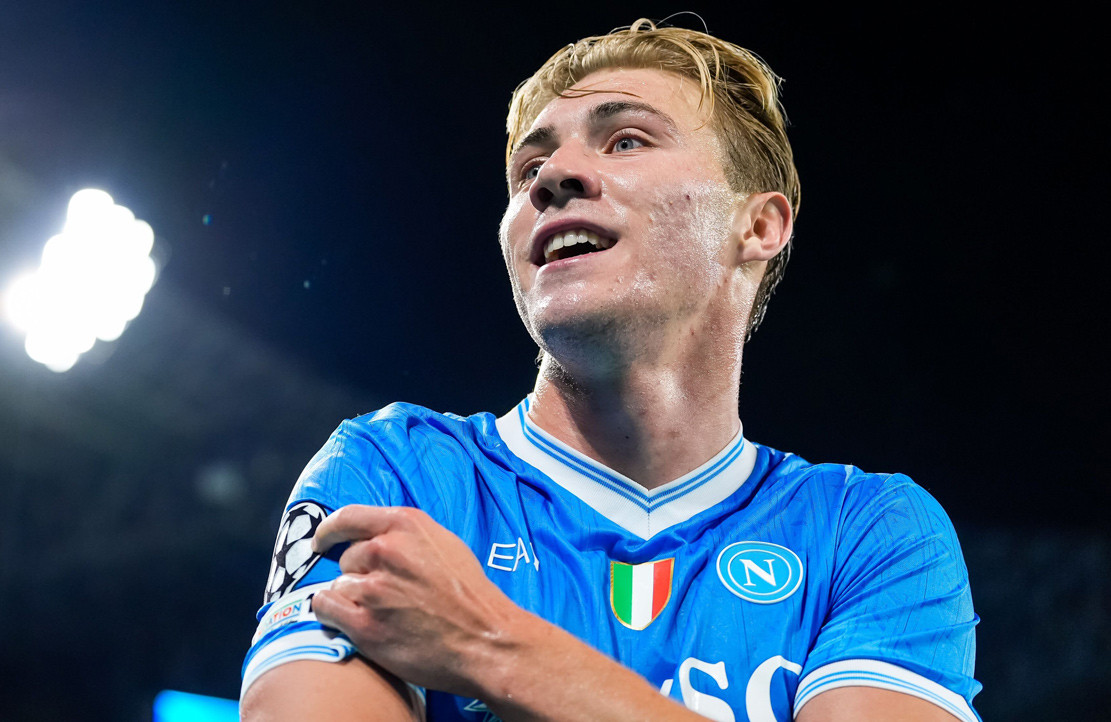 Rasmus Hojlund ăn mừng bàn thắng cùng Napoli Rasmus Hojlund thi đấu cho Napoli