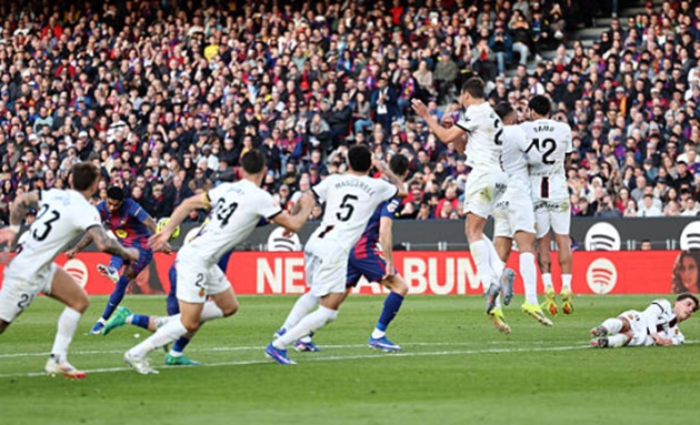 Rashford châm ngòi cho bàn mở tỷ số.