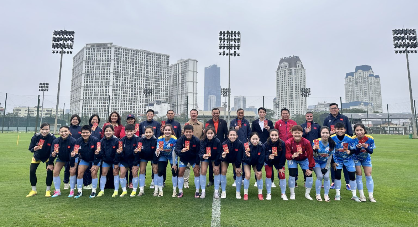 Đội tuyển nữ Việt Nam ra sân đầu xuân
