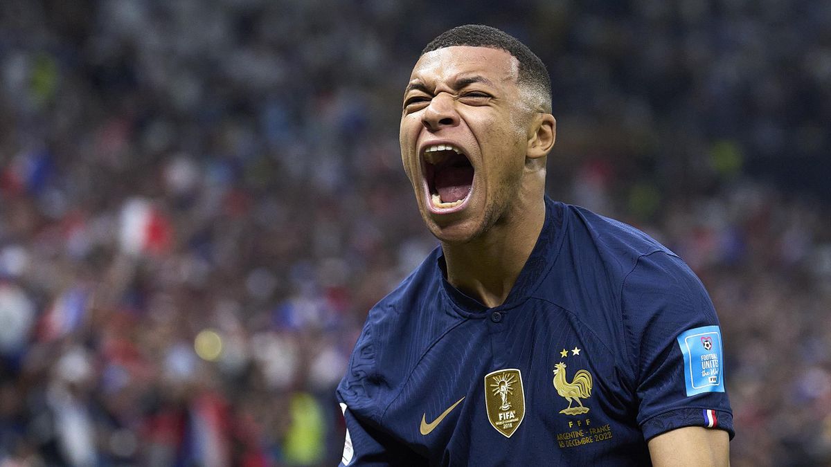 Kylian Mbappé ăn mừng bàn thắng gỡ hòa