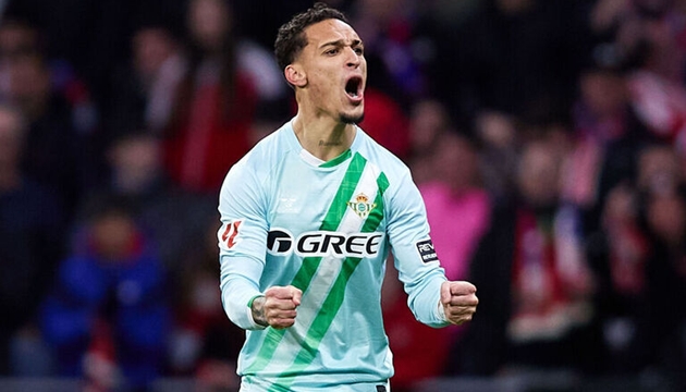 Antony hồi sinh tại Real Betis.