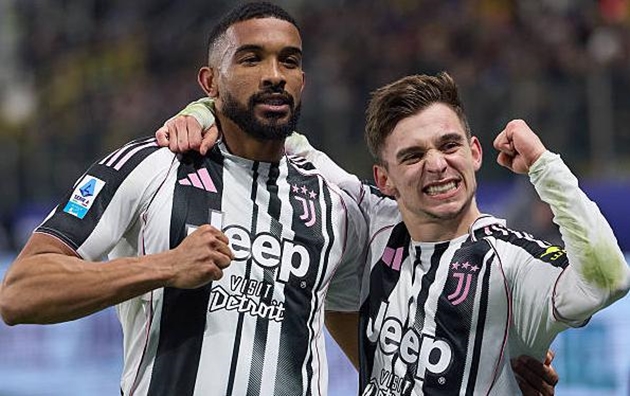 Juventus dễ dàng đánh bại Parma trên sân khách.