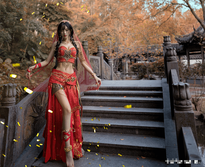 Nữ streamer nổi bật với bộ cosplay cổ trang