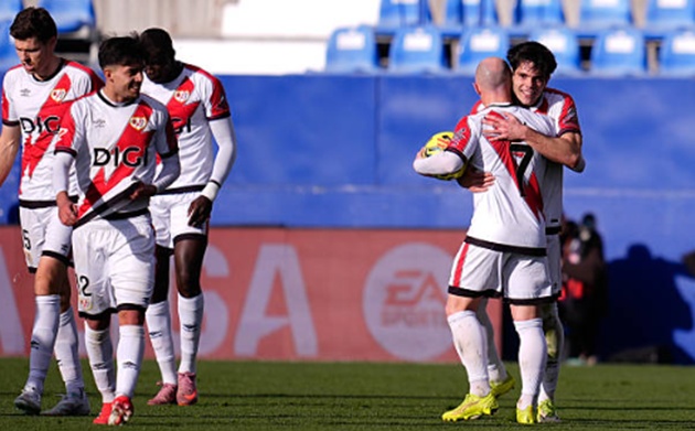 Rayo Vallecano bất ngờ hạ Atletico Madrid.