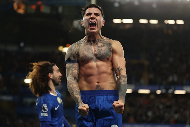 Enzo Fernandez nhận thẻ vàng sau pha ăn mừng