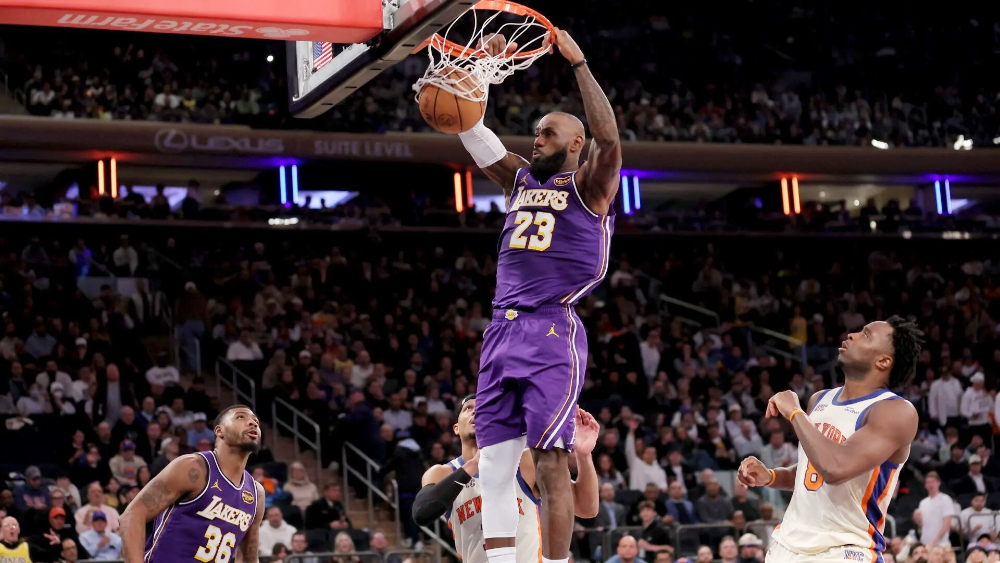 LeBron James thi đấu xuất sắc