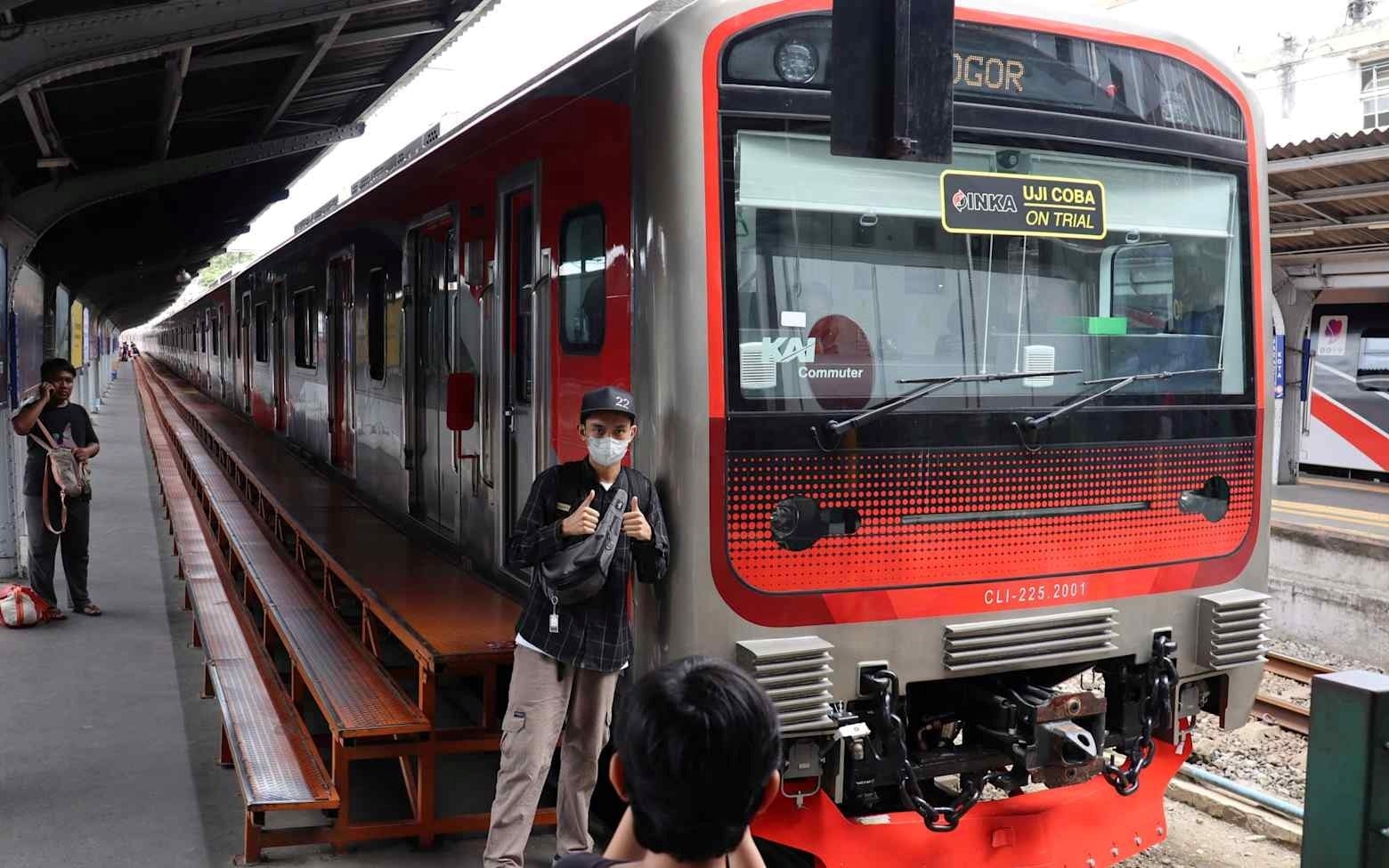 Toa tàu điện ngoại ô Jakarta