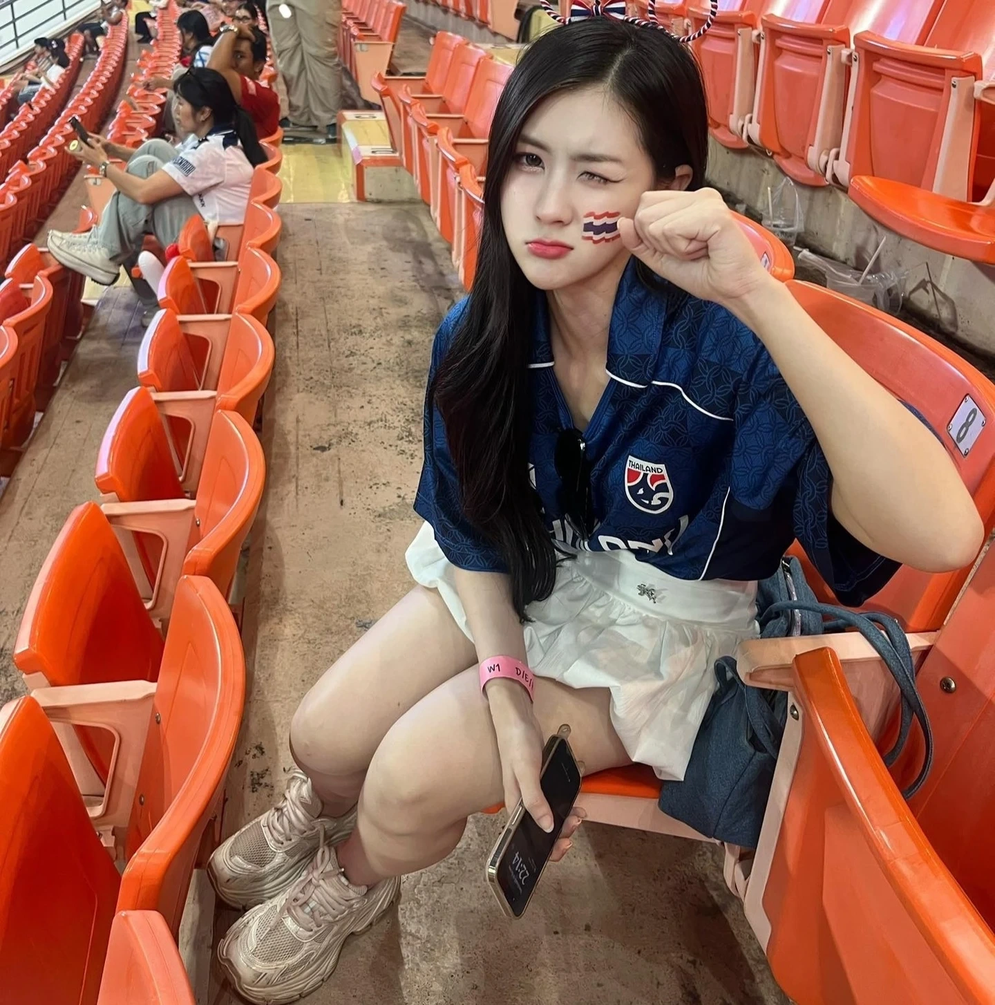 Nữ CĐV xinh đẹp Thái Lan công khai mến mộ cầu thủ U23 Việt Nam - 2