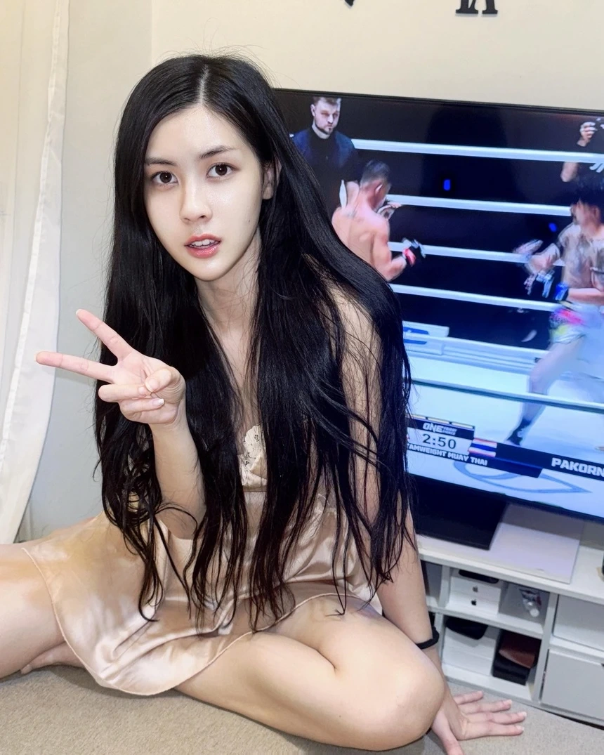 Nữ CĐV xinh đẹp Thái Lan công khai mến mộ cầu thủ U23 Việt Nam - 5