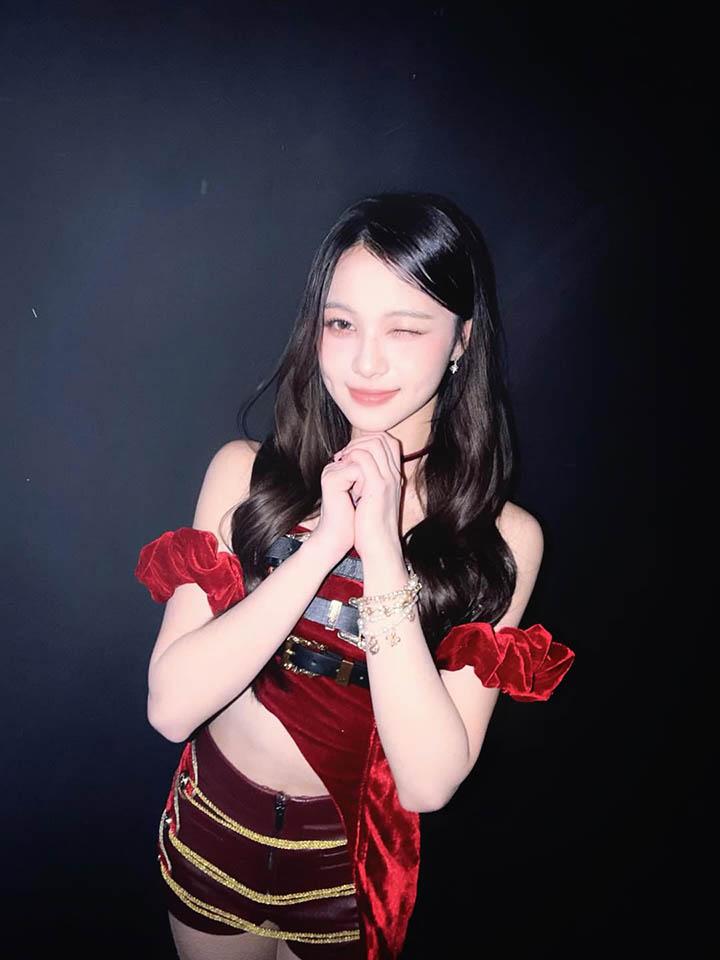 Video nữ Idol gặp sự cố trang phục những ngày vừa qua là AI hay thật?- Ảnh 8.