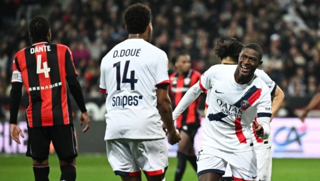 Mendes chói sáng trong màu áo PSG. Mendes chơi nổi bật trong trận đấu