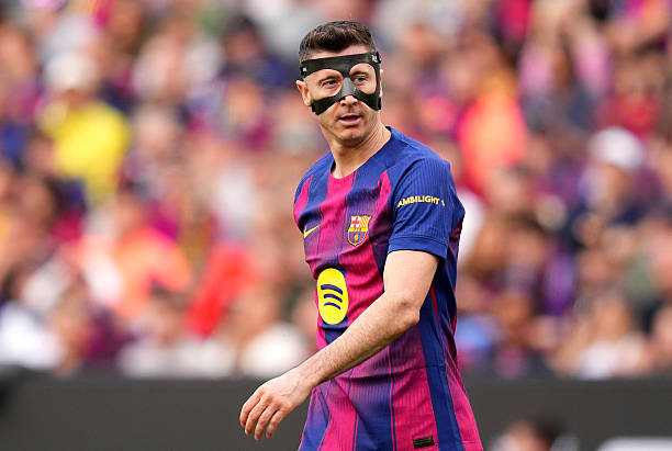 Lewandowski thi đấu mờ nhạt và bỏ lỡ nhiều cơ hội