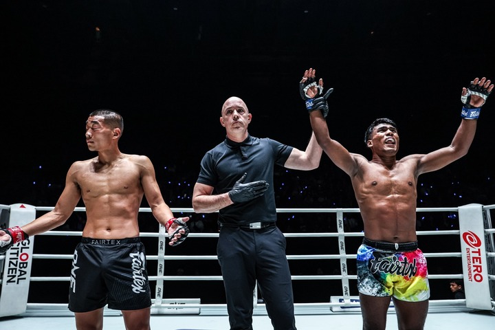 Trương Kim Hổ sau khi trúng đòn chọc mắt Trương Kim Hổ bị sưng mắt trái