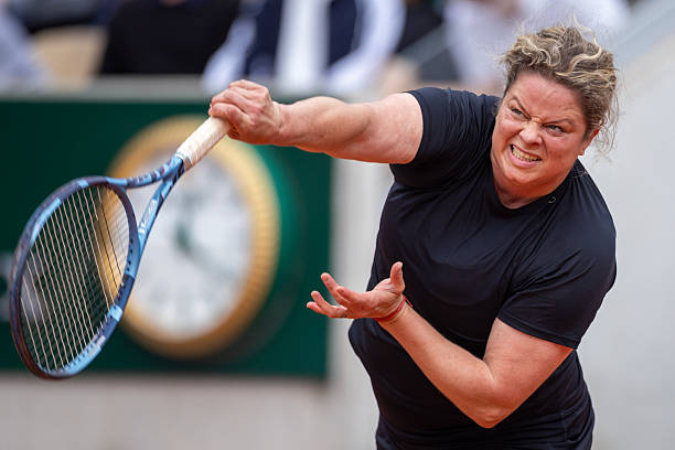 Tay vợt từng bốn lần vô địch Grand Slam Kim Clijsters đã buộc phải bỏ dở trận ra quân tại Luxembourg Ladies Tennis Masters, trước khi được đưa gấp vào bệnh viện vì đứt gân Achilles