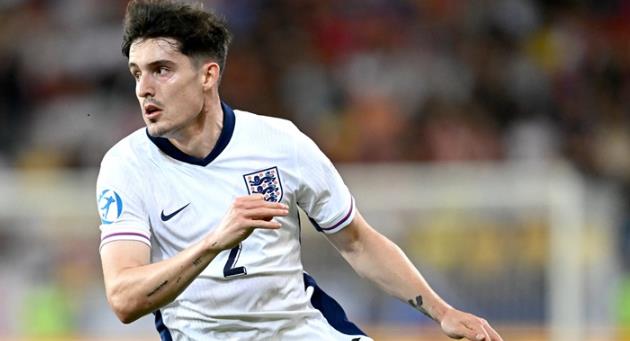 Tino Livramento được Arsenal săn đón.