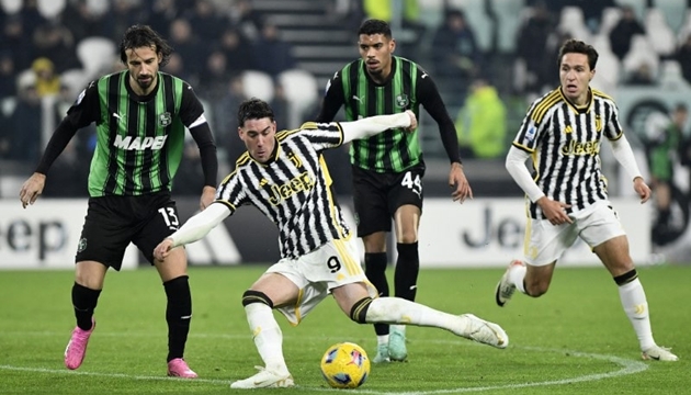 Juventus nỗ lực giành 3 điểm trước Sassuolo.