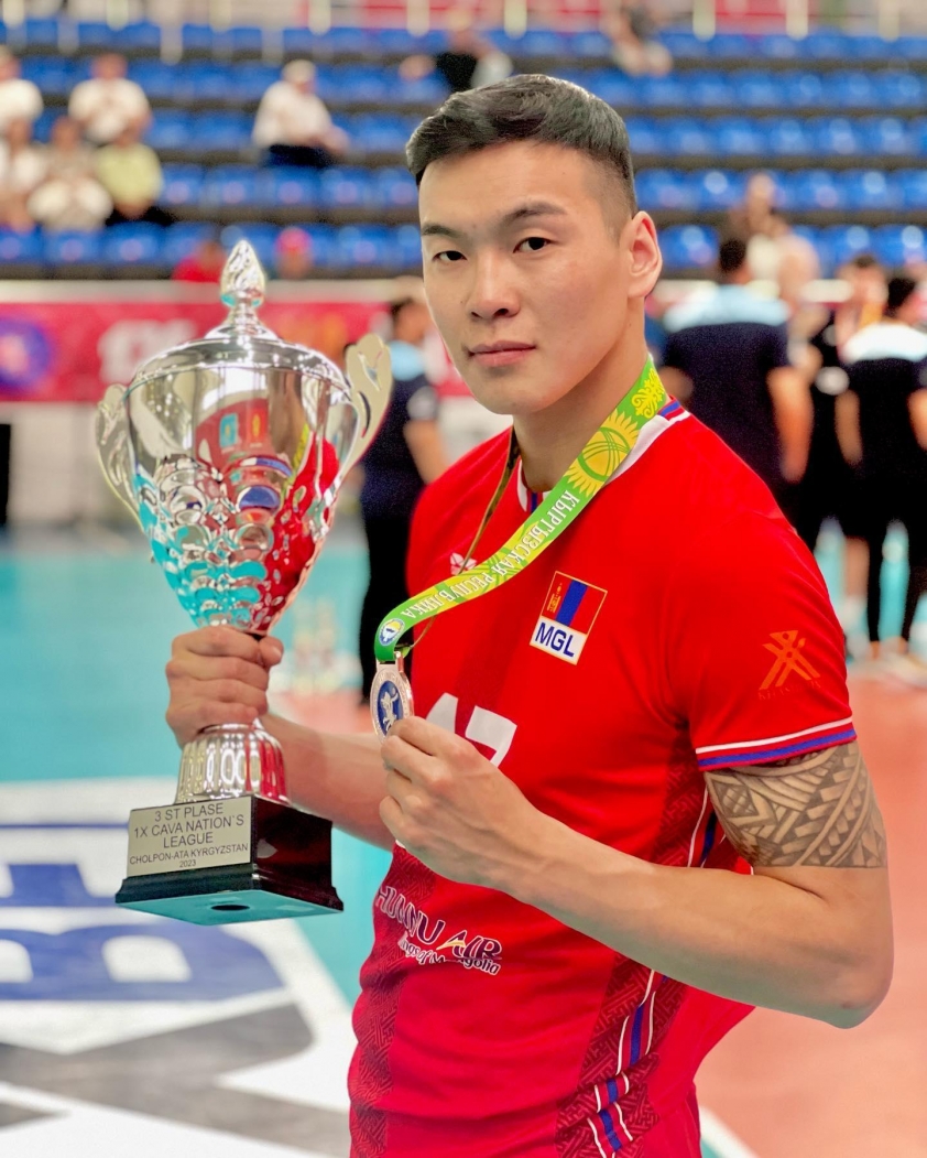 Batsuuri Battur là VĐV Mông Cổ đầu tiên thi đấu tại giải VĐQG Việt Nam.
