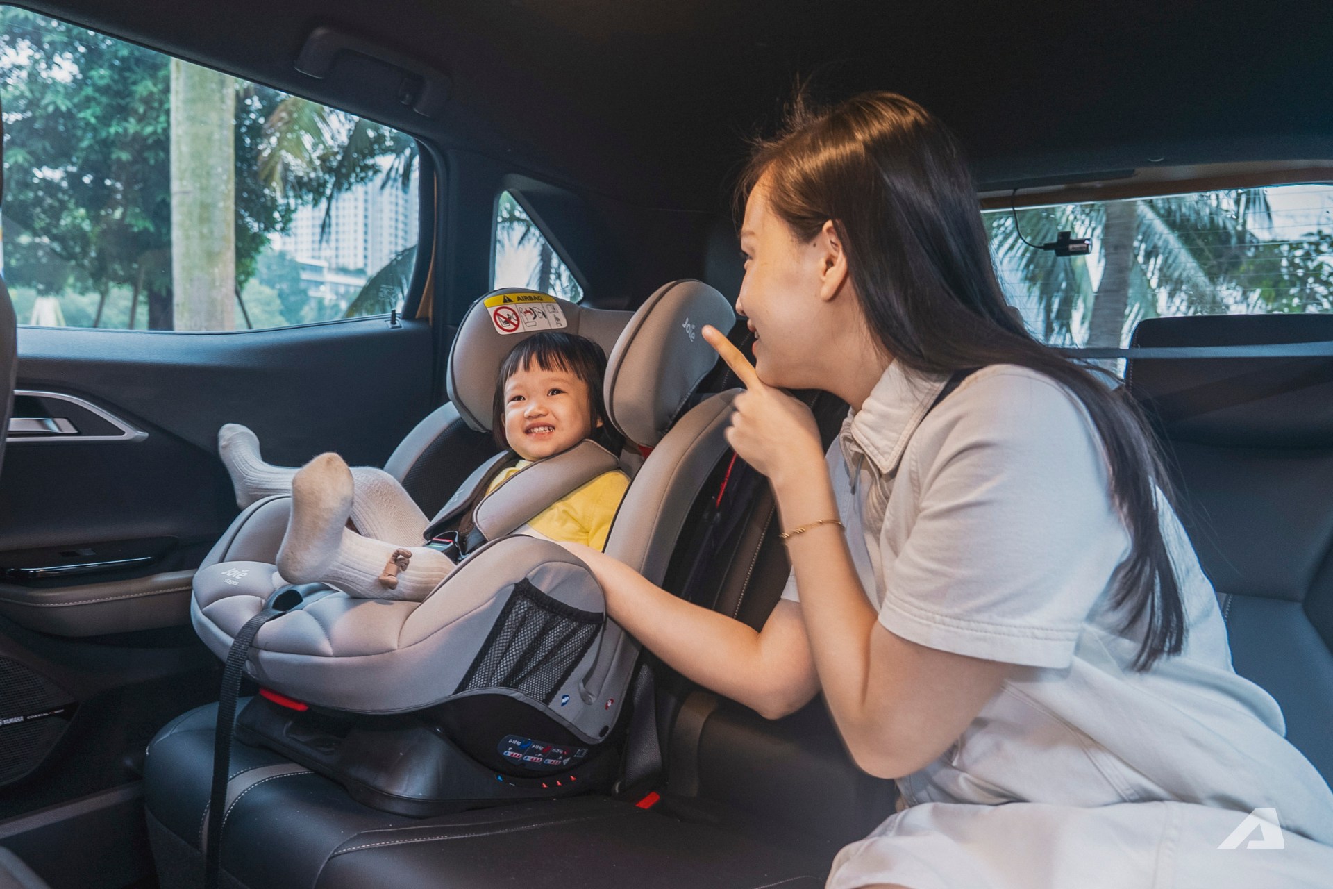 Không gian hàng ghế sau của Mitsubishi Xforce rộng thoáng