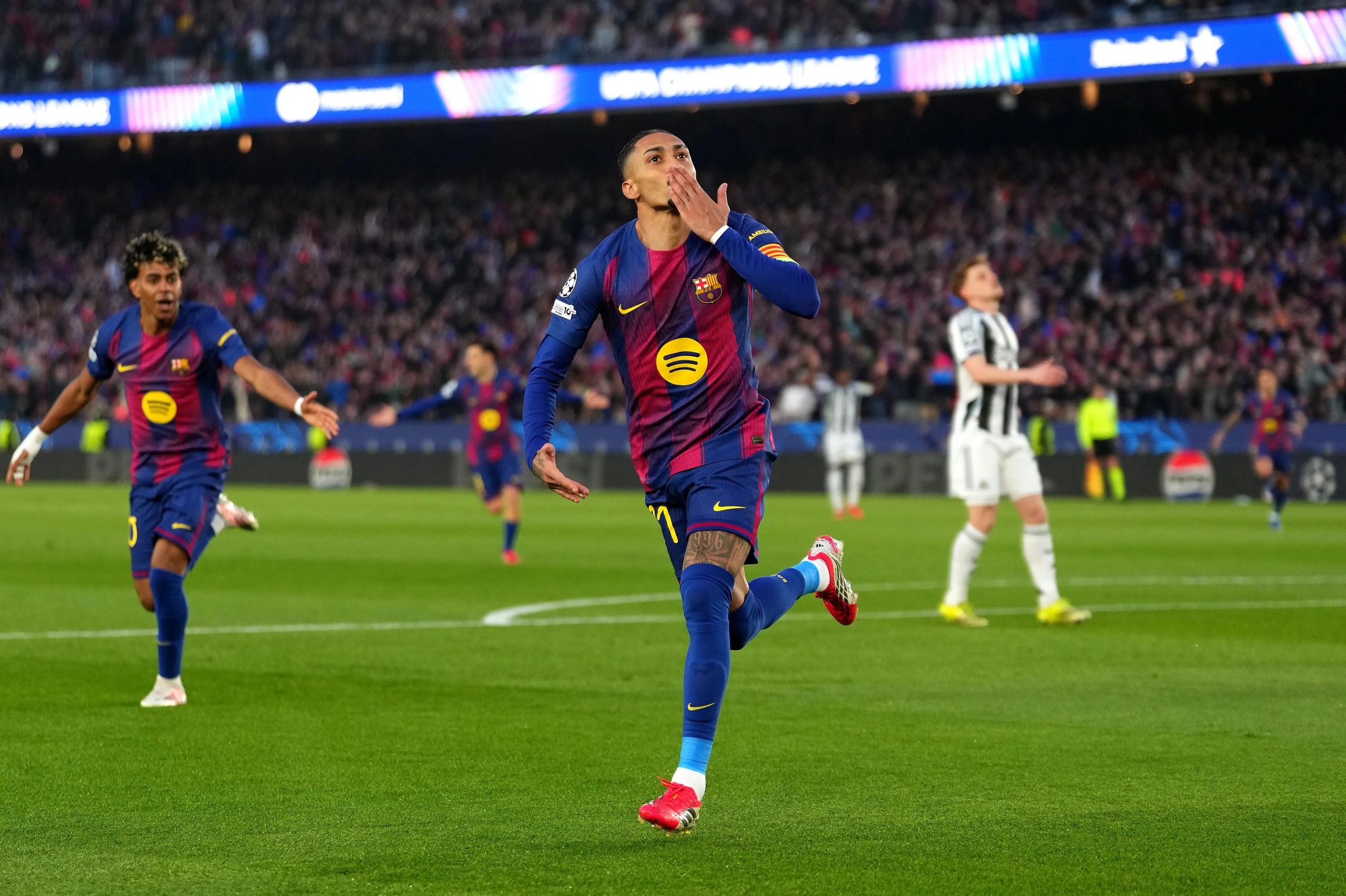 Barca thắng Newcastle với tỷ số đậm