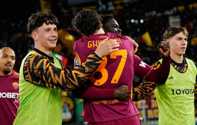 Roma có chiến thắng quan trọng để áp sát top 4.