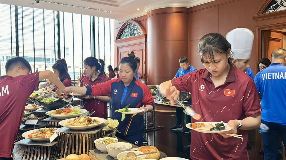 Buổi tập của đội tuyển U20 nữ Việt Nam tại Thái Lan