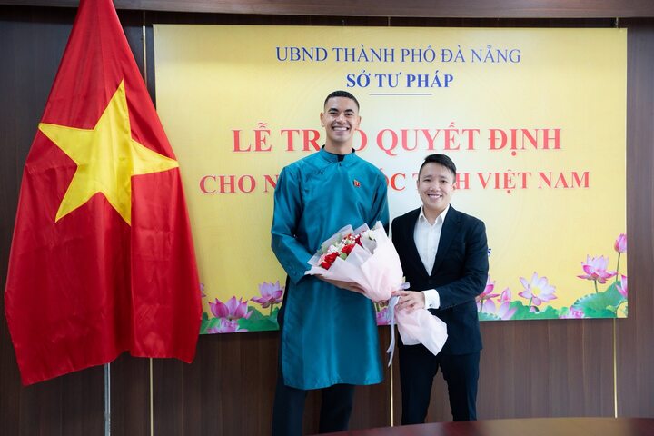 Đỗ Phi Long trong màu áo bóng đá