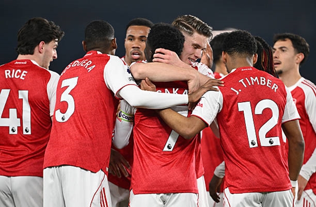 Arsenal đang dẫn trước ở Ngoại hạng Anh.