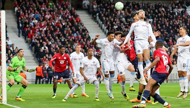 Lille gặp khó khăn chồng chất. Lille gặp khó khăn chồng chất.