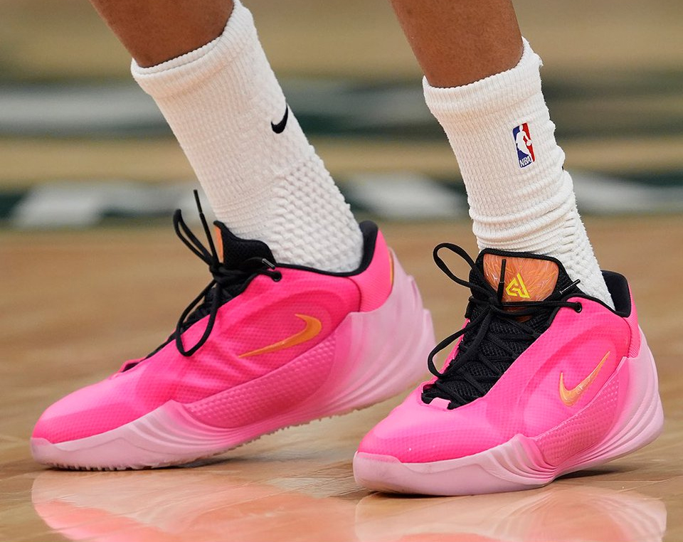 Nike Giannis Freak 8 tông màu hồng và vàng