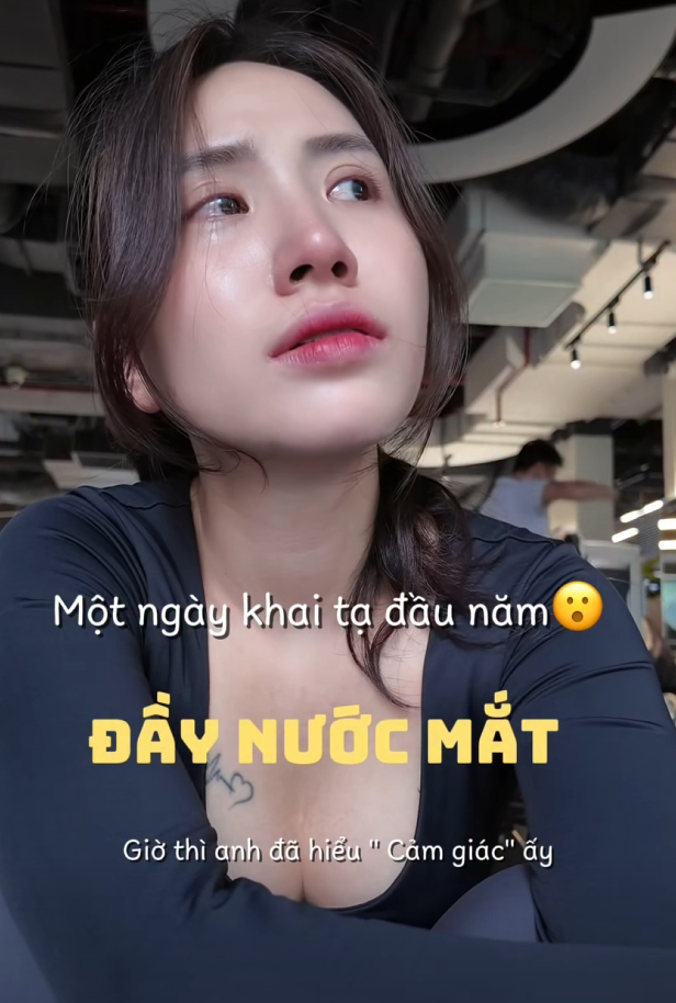 Kem Su phát khóc trong phòng tập