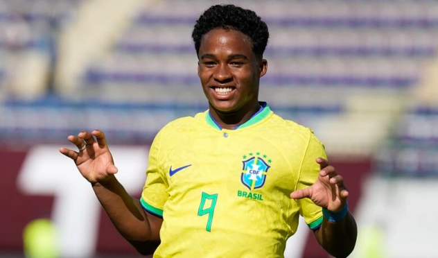 Endrick trên sân bóng