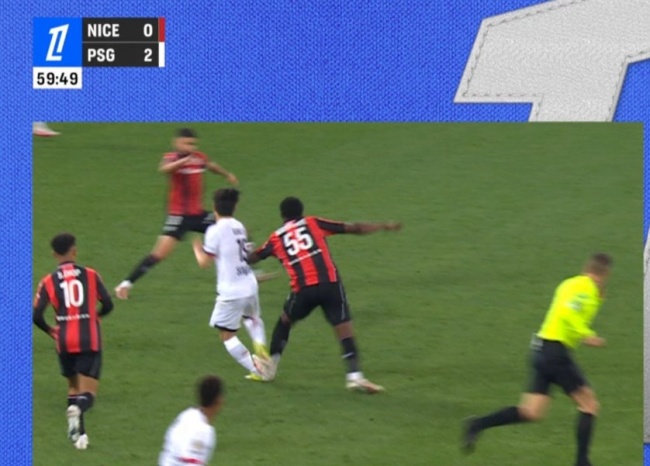 Youssouf Ndayishimiye phạm lỗi với Lee Kang-in Youssouf Ndayishimiye phạm lỗi với Lee Kang-in