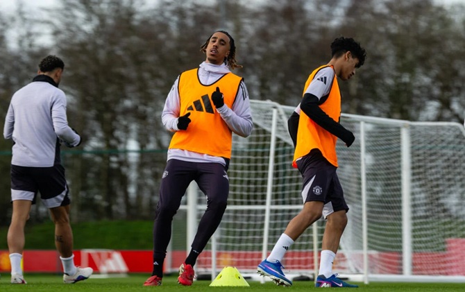 Gabriel tập luyện cùng đội một MU