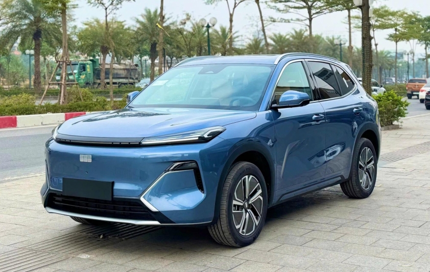 Ngoại thất Geely EX5 EM-i màu bạc