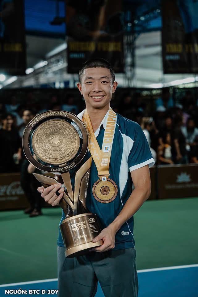 Quang Dương được khen khoẻ như… Nadal khi đánh 3 trận chung kết pickleball trong một ngày - Ảnh 3. Quang Dương giành danh hiệu vô địch đơn nam và đôi nam