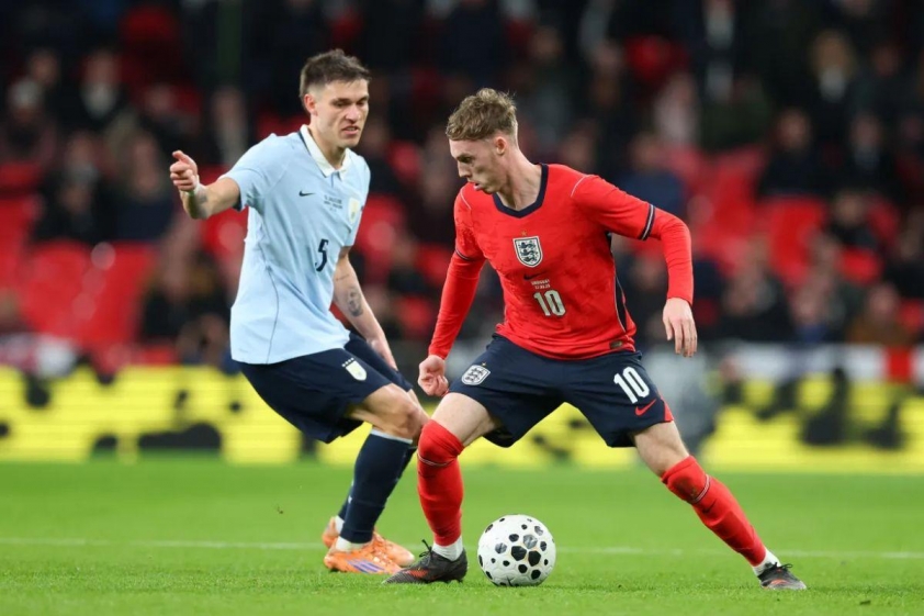 Tình huống dẫn đến thẻ vàng thứ 2 của Ugarte