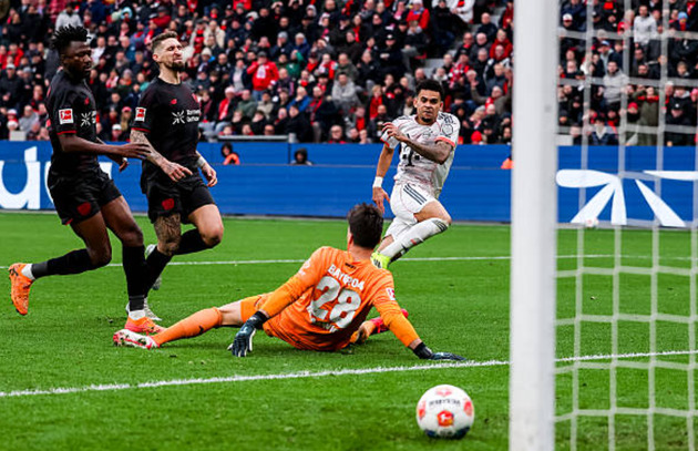 Diaz có bàn gỡ hòa quan trọng cho Hùm xám ở phút 69.