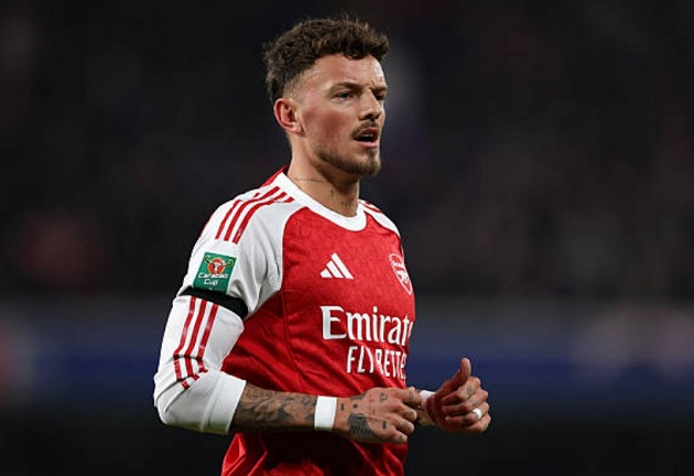 Ben White là đối tác ăn ý của Saka ở cánh phải nhưng anh đã mất vị trí chính thức.