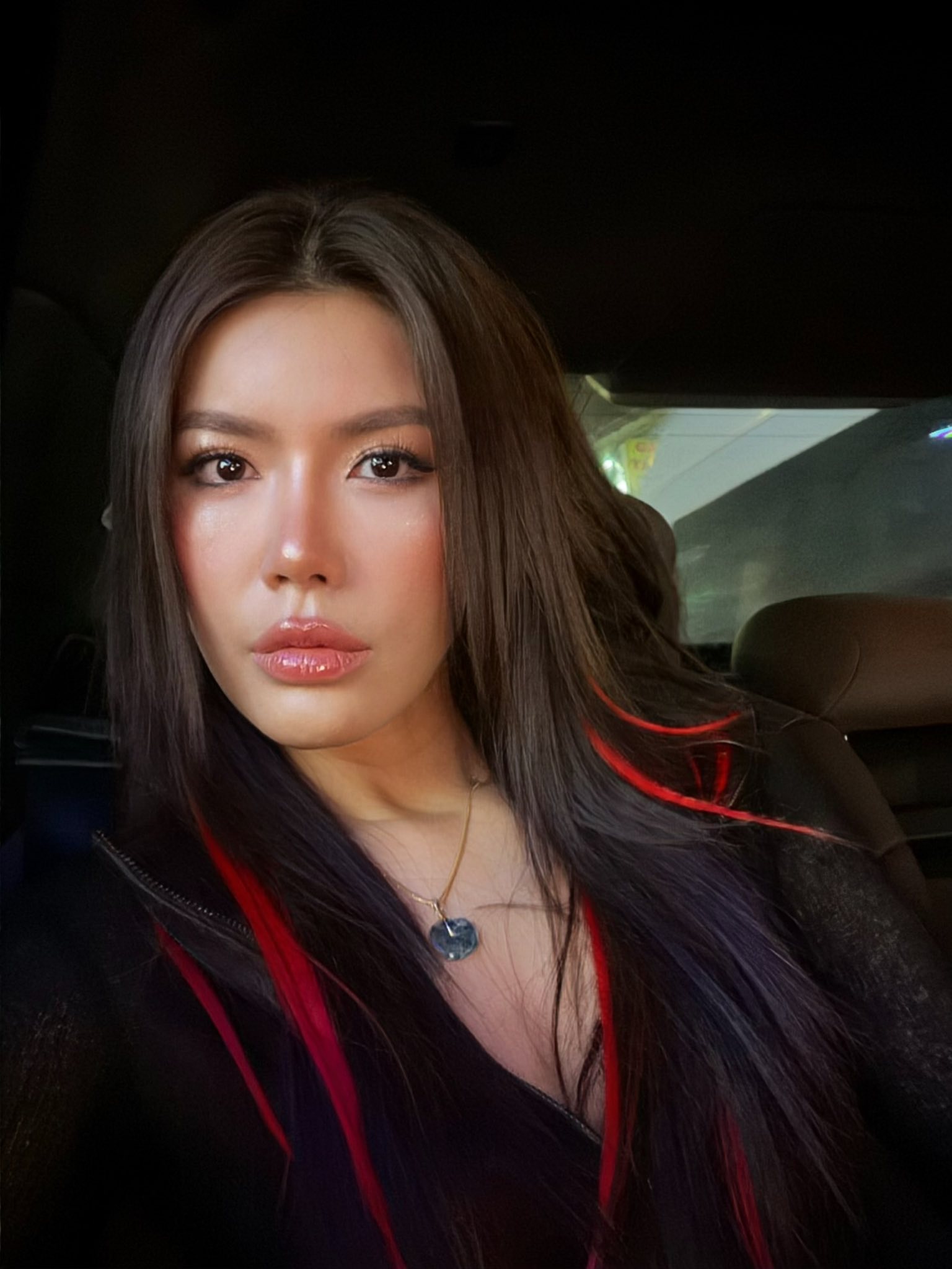 Minh Tú chia sẻ cô đã an toàn đáp xuống Bangkok Minh Tú sau khi đến Bangkok