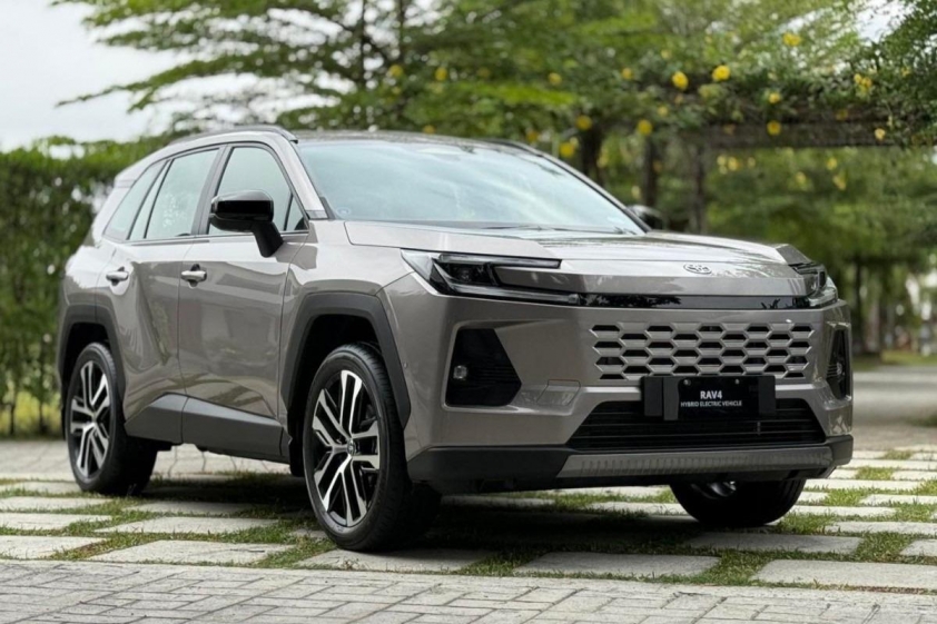 Khoang lái Toyota RAV4 mới