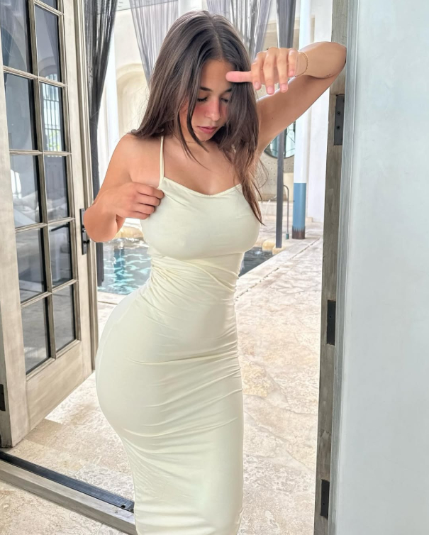 Nàng hot girl với thu nhập khủng từ ảnh quyến rũ