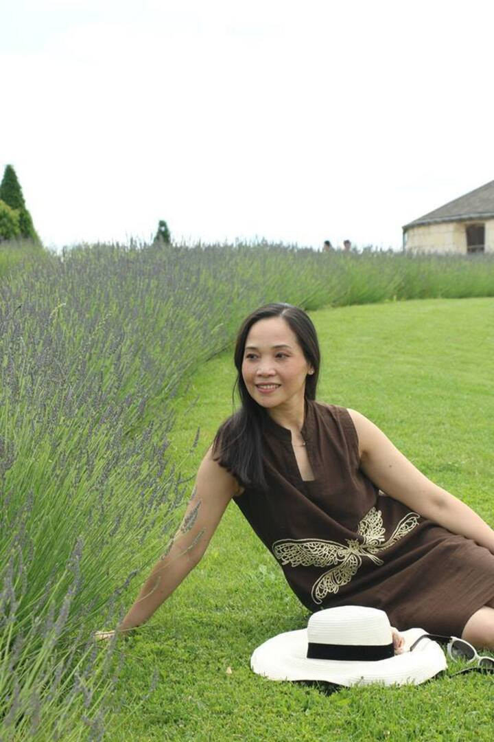 Cuộc sống bình yên của nữ diễn viên tại Pháp