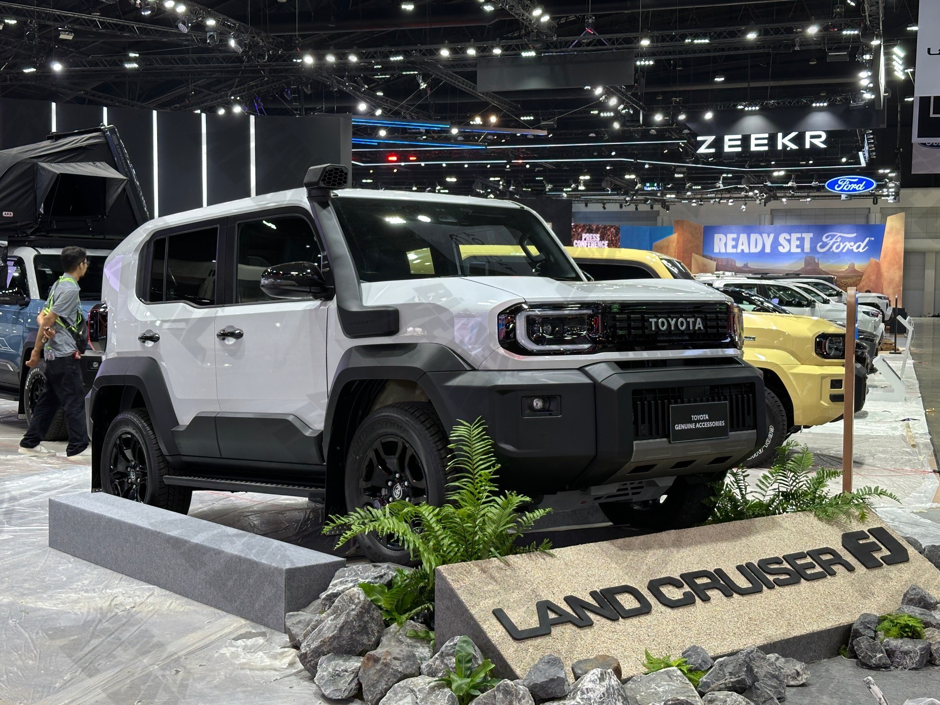 Đa dạng kiểu dáng bản độ của Toyota Land Cruiser FJ