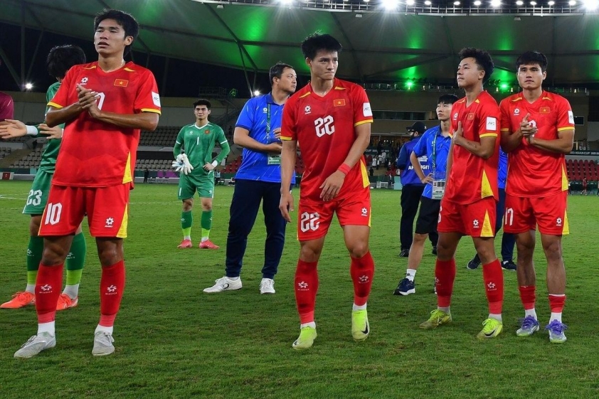 U23 Việt Nam thi đấu kiên cường trước U23 Trung Quốc