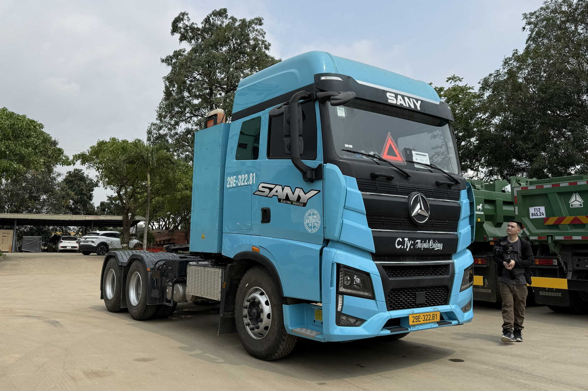 ‘Soi’ đầu kéo điện nhiều số 1 tại Việt Nam: 1 lần sạc mất 1 tiếng, đi Hà Nội - Hải Phòng tốn chỉ hơn 1 triệu- Ảnh 1.