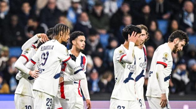 Niềm vui của Barcola cùng các đồng đội.